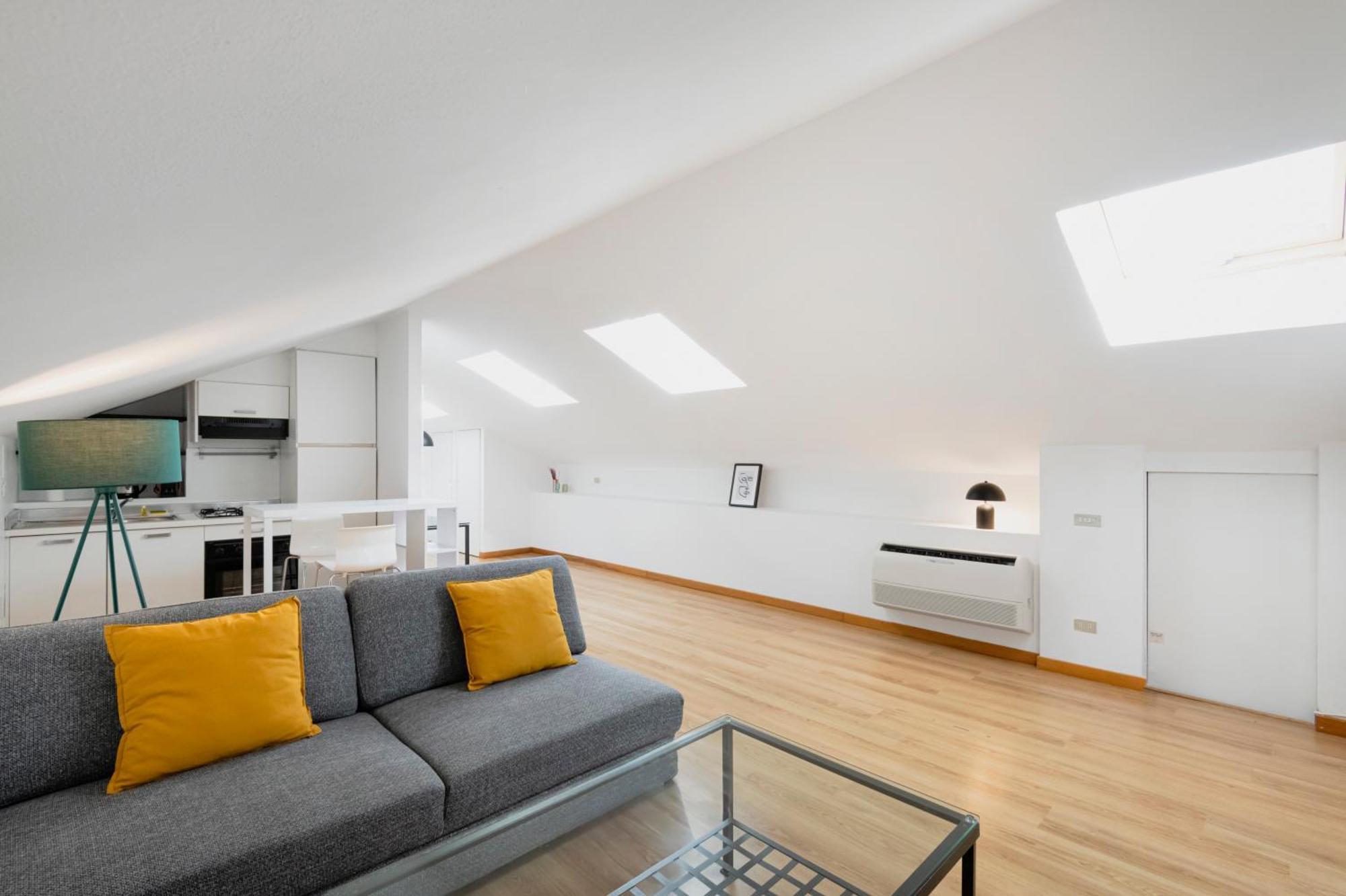 Relstay - Arco Della Pace - Sunny Loft Милано Екстериор снимка
